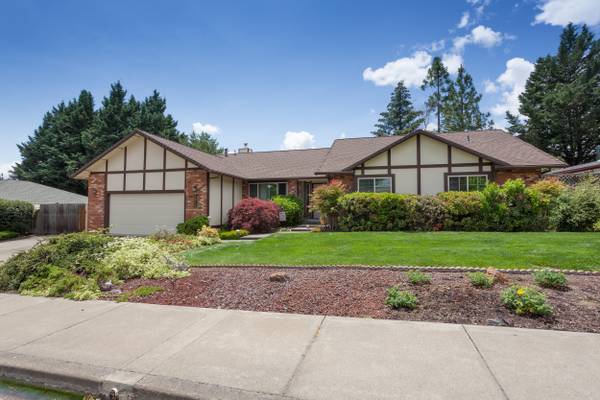 2828 Honor DR, Medford, OR 97504