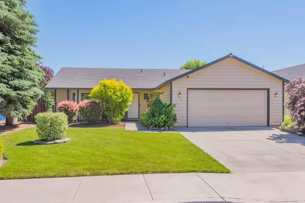 736 Nickernut AVE, Redmond, OR 97756