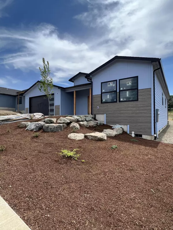 344 Arrowhead TRL, Eagle Point, OR 97524