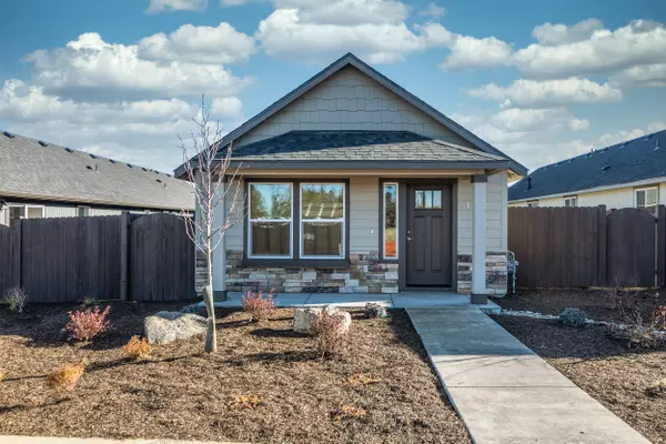 853 Upas AVE #Lot #77, Redmond, OR 97756