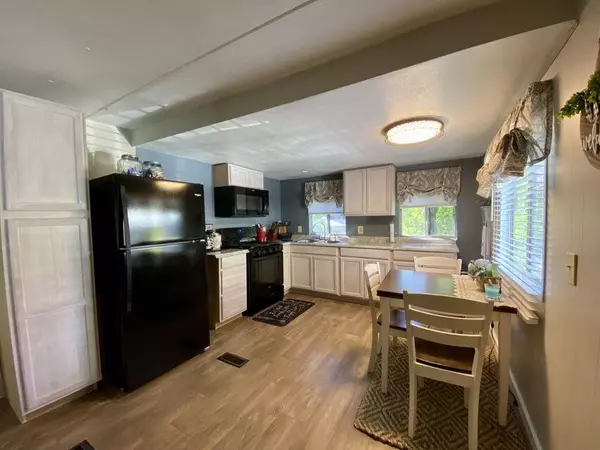 Grants Pass, OR 97527,2049 Rogue River HWY #8