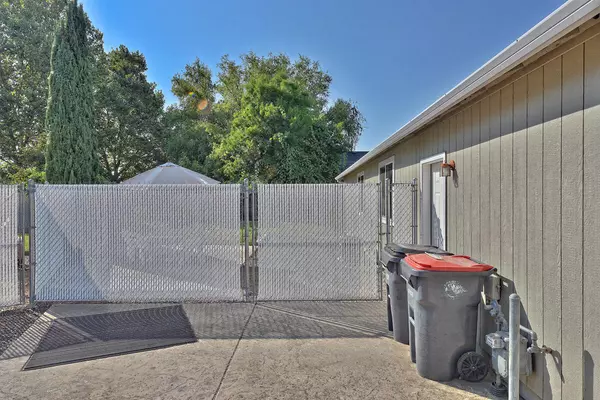 Central Point, OR 97502,1215 Lindsey CT