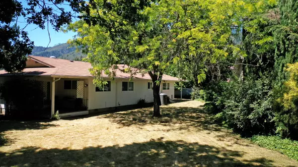 Rogue River, OR 97537,117 Hickory DR