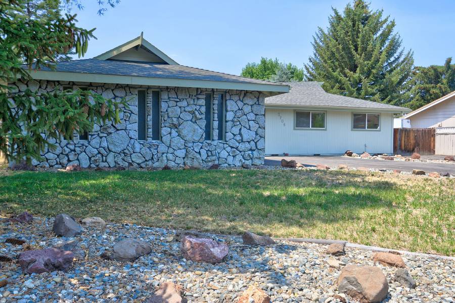 3704 La Marada WAY, Klamath Falls, OR 97603