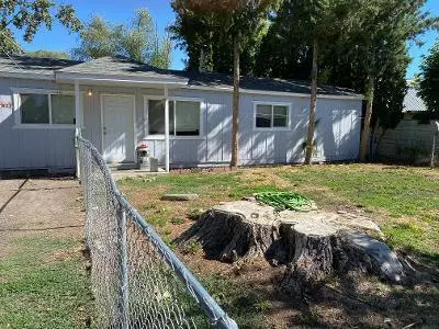 Klamath Falls, OR 97603,1827 Summers LN
