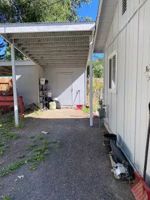 Klamath Falls, OR 97603,1827 Summers LN