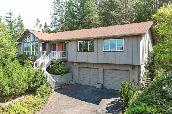 1536 Pinecrest TER, Ashland, OR 97520