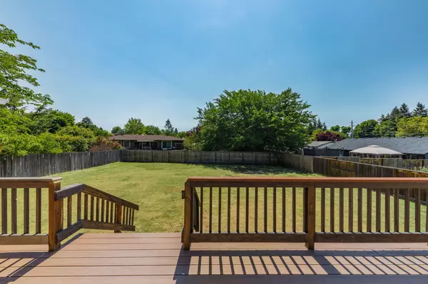 Medford, OR 97504,1532 Roberts RD