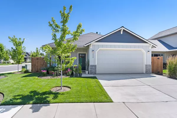 2920 Hemlock LN, Redmond, OR 97756