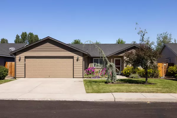 829 Nickernut PL, Redmond, OR 97756