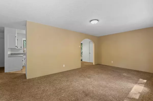 Cave Junction, OR 97523,404 Schumacher ST