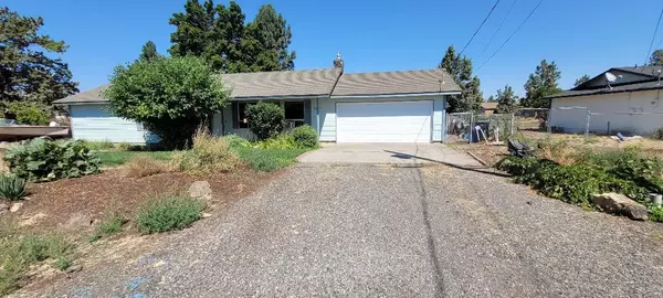 2771 Glacier AVE, Redmond, OR 97756