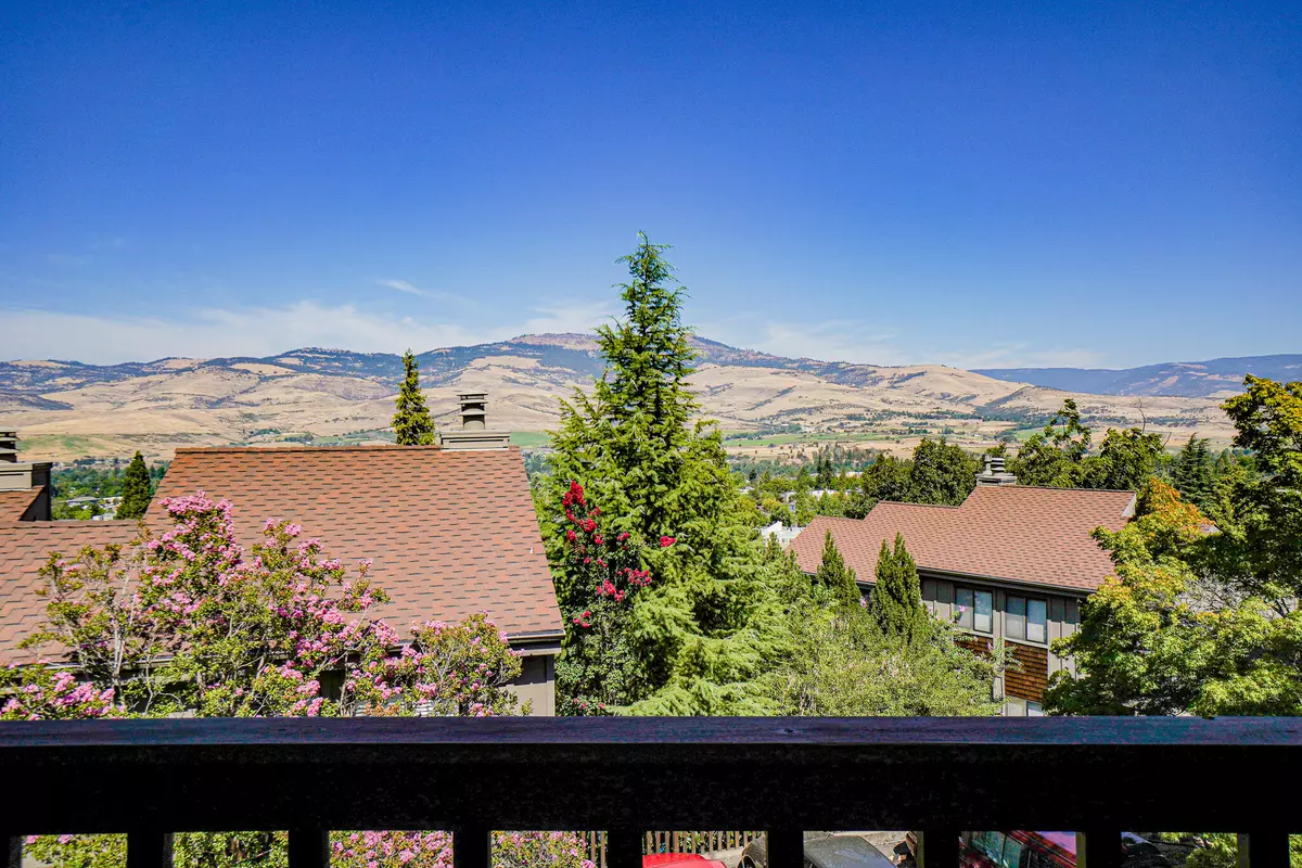 Ashland, OR 97520,311 Ravenwood PL