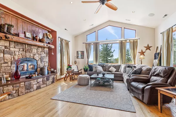 Trail, OR 97541,737 Busch RD