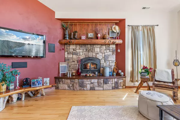 Trail, OR 97541,737 Busch RD