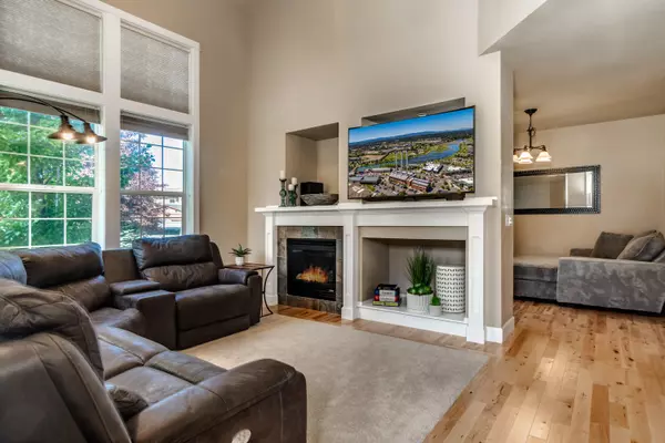 Bend, OR 97702,648 Peak View PL