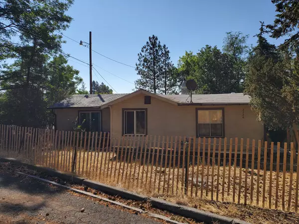 2220 Warring ST, Klamath Falls, OR 97601