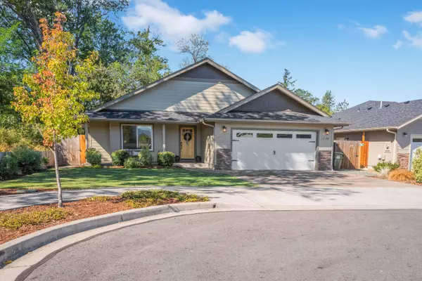 1758 Waterstone DR, Grants Pass, OR 97527