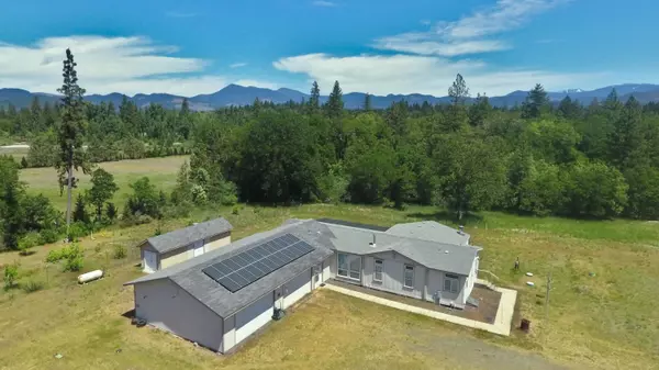 4911 Rockydale RD, Cave Junction, OR 97523
