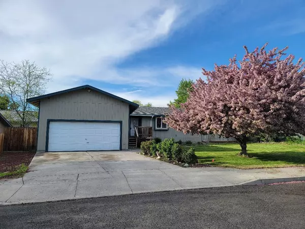 Redmond, OR 97756,727 Maple CT