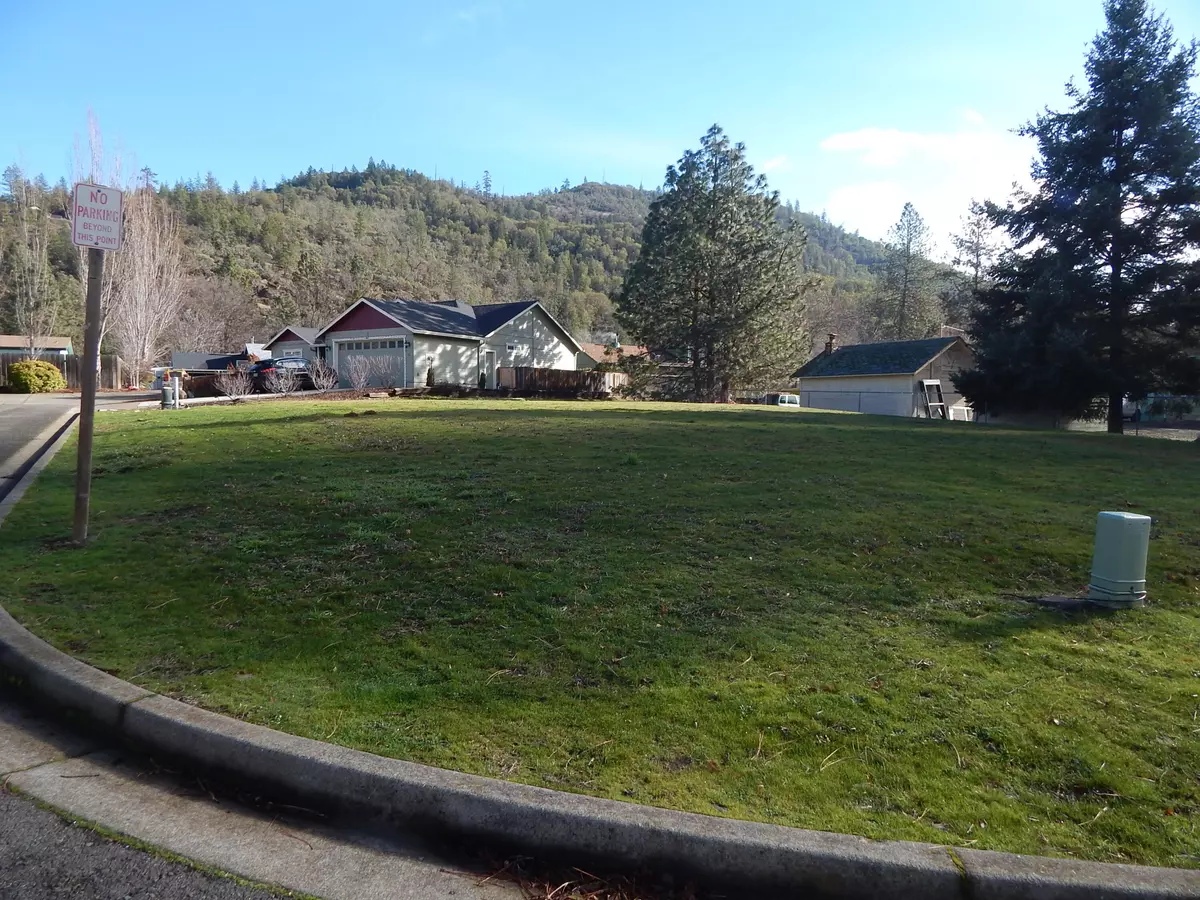 Shady Cove, OR 97539,399 Penny LN