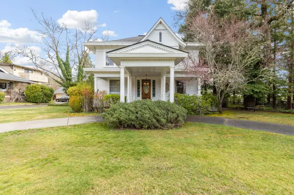 751 4th ST, Grants Pass, OR 97526