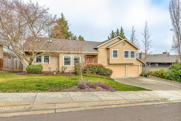 1085 Kristen DR,  Medford,  OR 97504