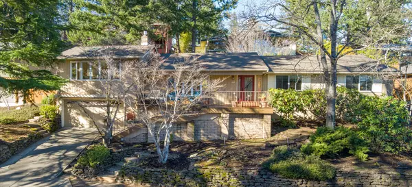 1025 Pinecrest TER, Ashland, OR 97520