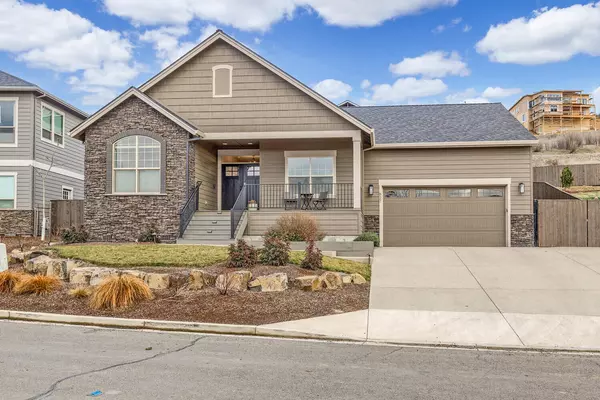 527 La Strada CIR, Medford, OR 97504