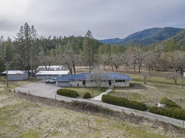 16500 Water Gap RD, Williams, OR 97544