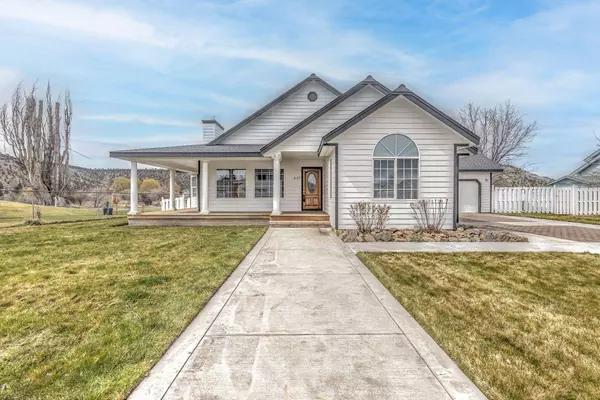 Prineville, OR 97754,237 Meadow Lakes DR