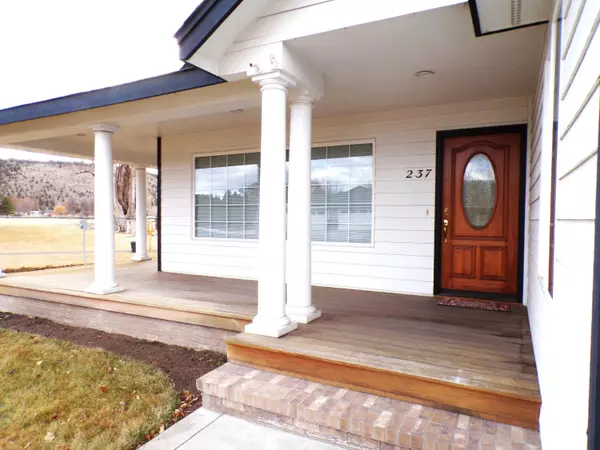 Prineville, OR 97754,237 Meadow Lakes DR