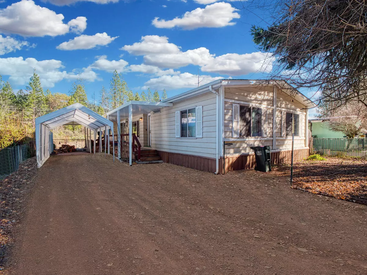 Cave Junction, OR 97523,231 Honeybee LN