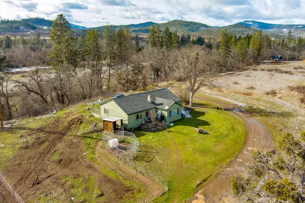 Eagle Point, OR 97524,775 Trails End LN