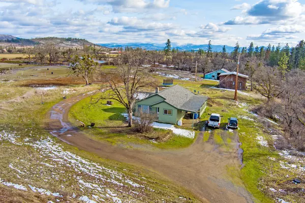 775 Trails End LN, Eagle Point, OR 97524