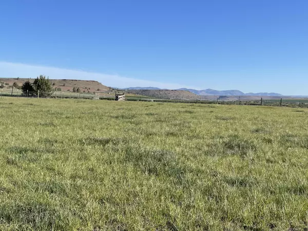 4651 Collins DR, Madras, OR 97741