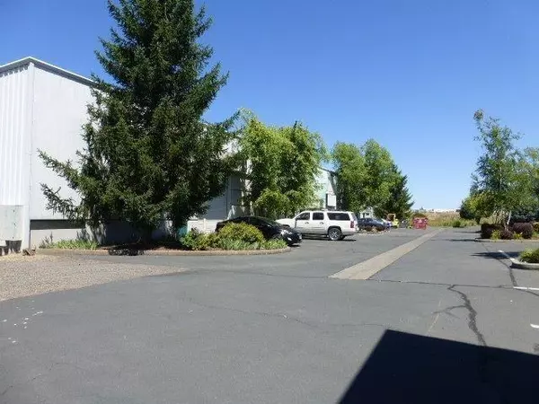 Central Point, OR 97502,5885 Crater Lake HWY ##S