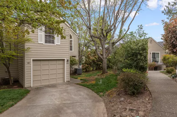 Ashland, OR 97520,460 Lori LN