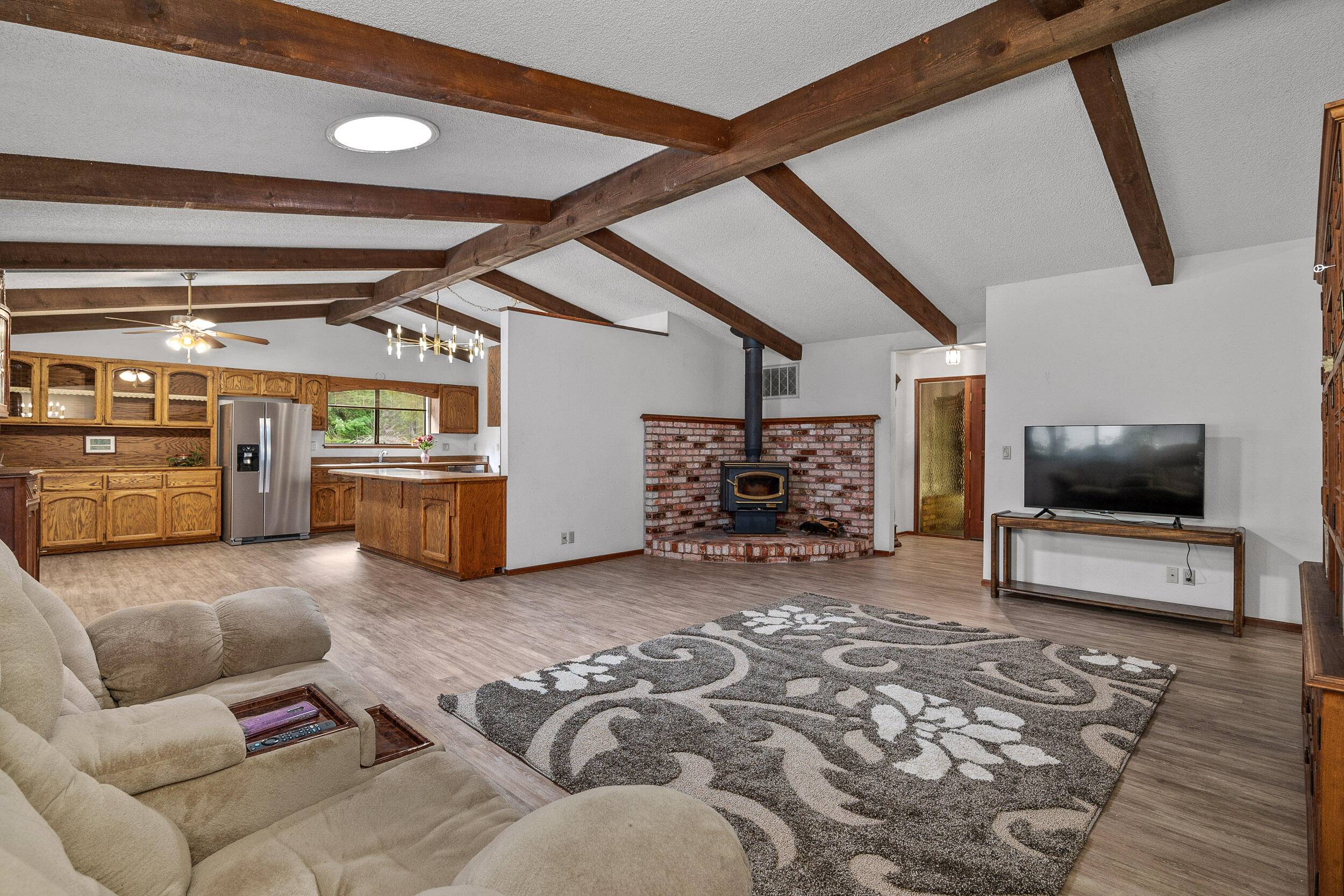 Cave Junction, OR 97523,633 Idlewild DR