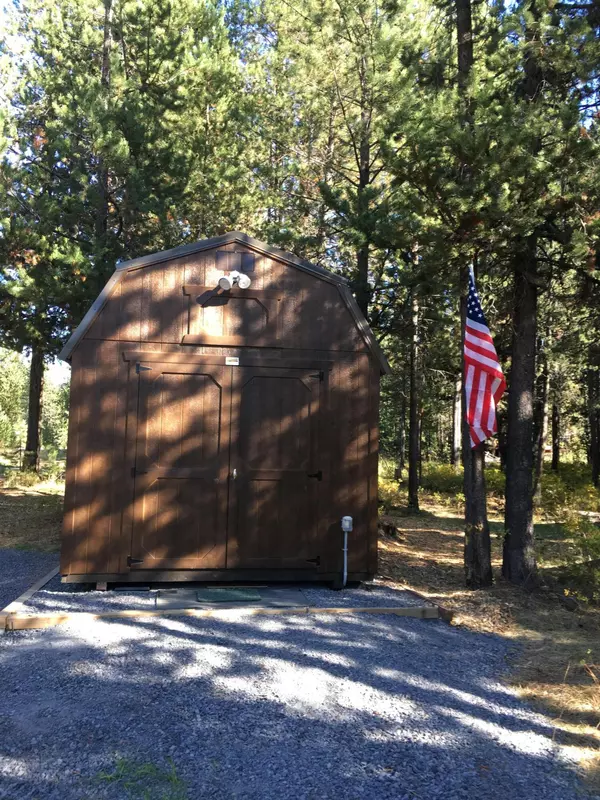 17 Paunina ST, Crescent Lake, OR 97733