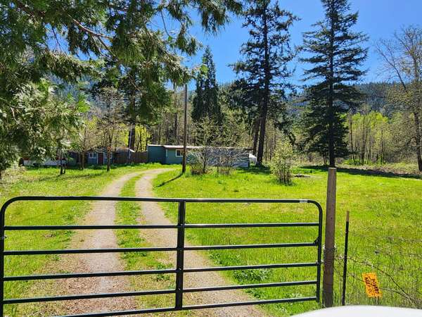 967 Placer Road RD, Wolf Creek, OR 97497