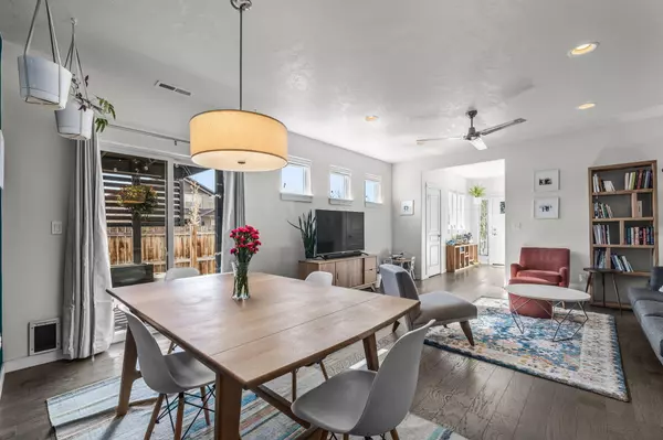 Bend, OR 97702,21129 Thomas DR