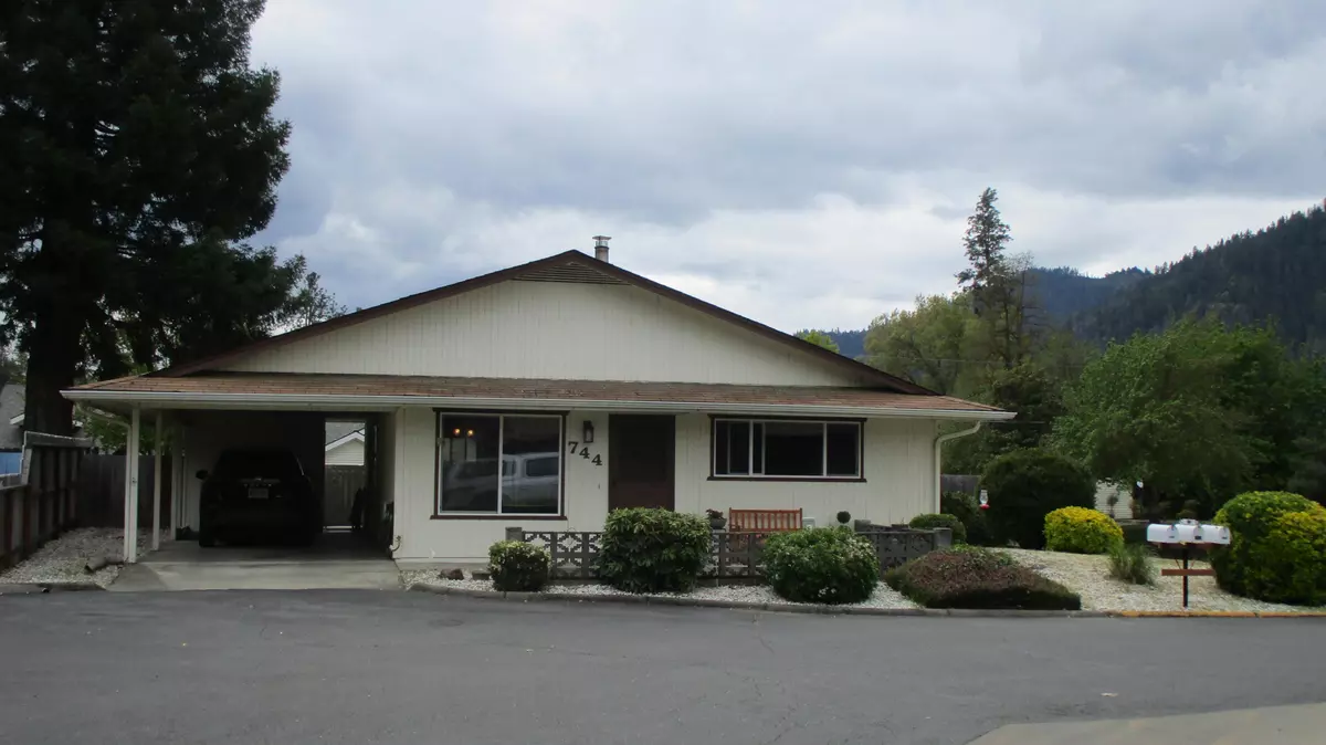 Rogue River, OR 97537,744 Brookside CIR