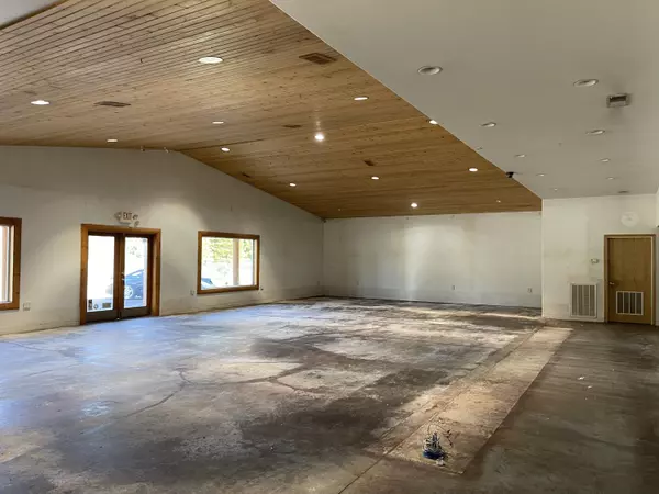 Cave Junction, OR 97523,287-289 Hamilton AVE