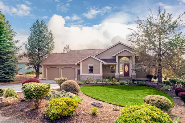 1780 Murrelet DR, Redmond, OR 97756