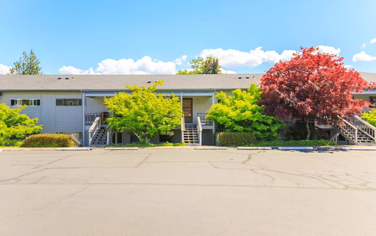 Ashland, OR 97520,854 Twin Pines CIR #APT 4