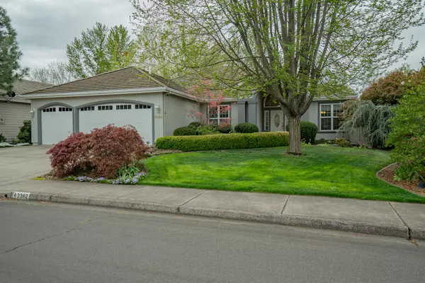 Medford, OR 97504,3382 Creek View DR