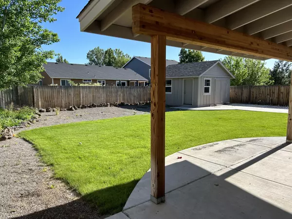 Redmond, OR 97756,1554 Teakwood LN