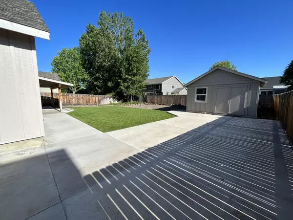 Redmond, OR 97756,1554 Teakwood LN