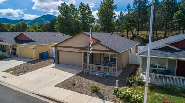 241 Westbrook DR, Rogue River, OR 97537